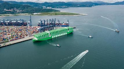 深圳大鵬海關創新服務模式，助力鹽田港擴展全球新航線與電子商務發展